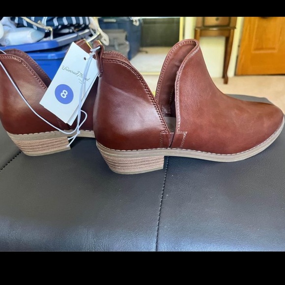 Brown bootie size 8 - Picture 2 of 3